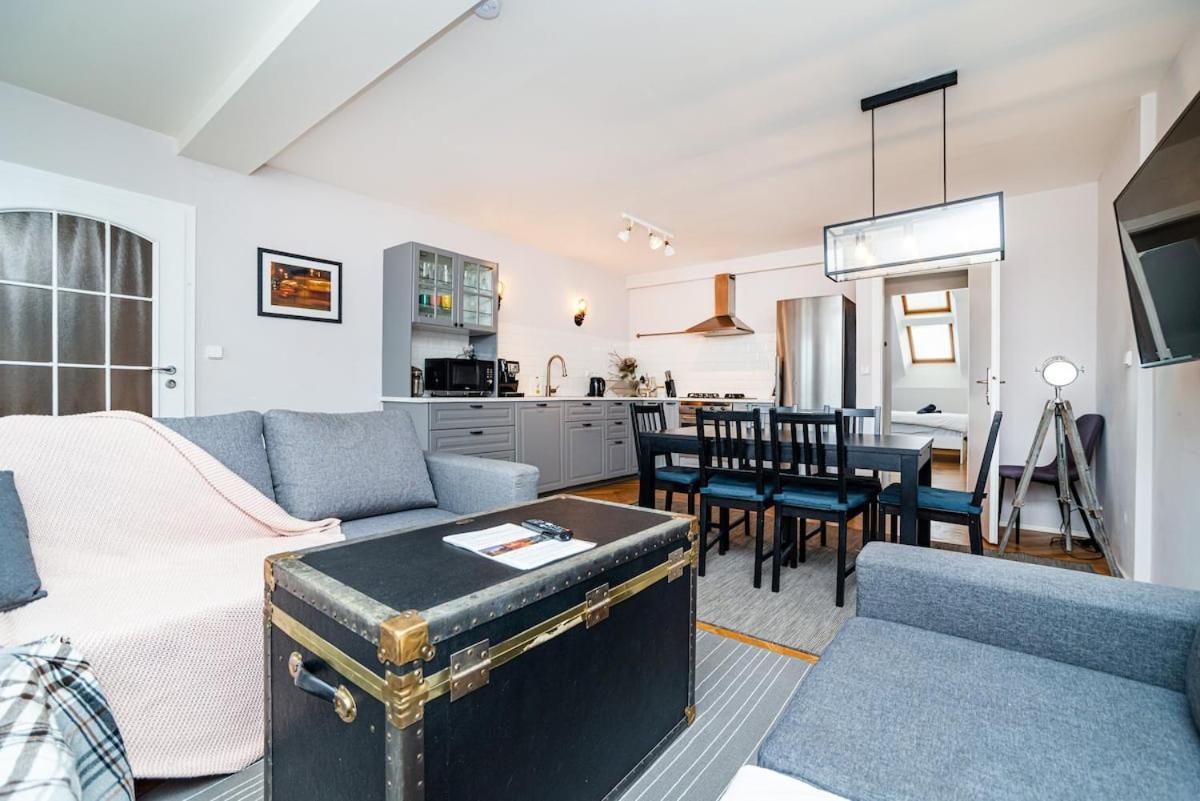 Central, Spacious, Modern 5 Bedrm Duplex W/Balcony Praga Exterior foto
