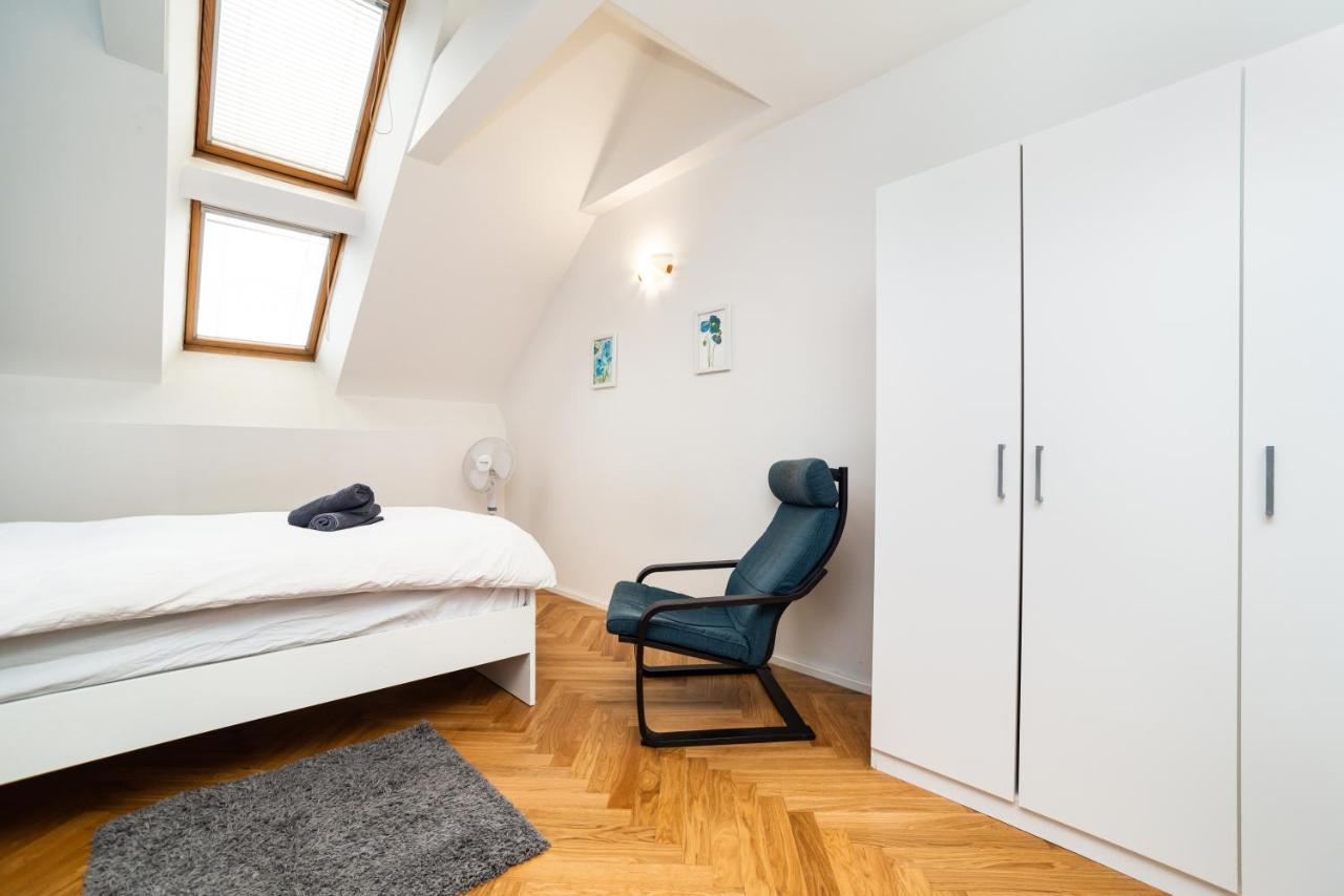 Central, Spacious, Modern 5 Bedrm Duplex W/Balcony Praga Exterior foto